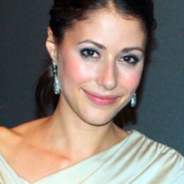 Amanda Crew
