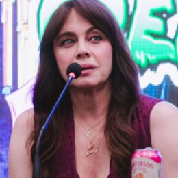 Melinda Clarke