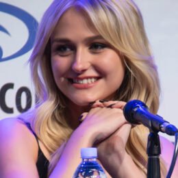 Alyvia Alyn Lind
