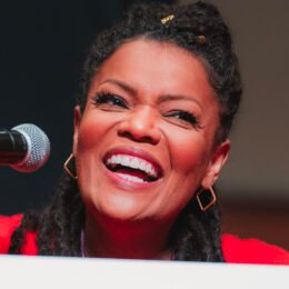 Yvette Nicole Brown